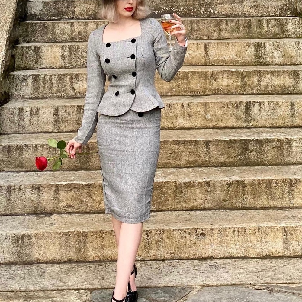 Collectif skirt suit